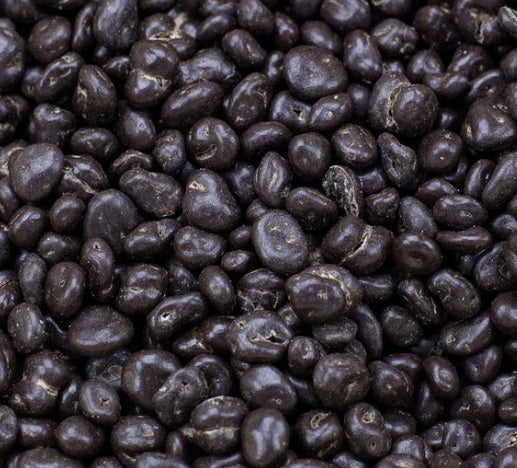 Biologische rozijnen omhuld met donkere chocolade